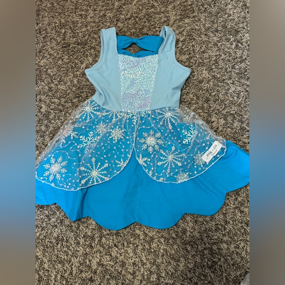 Hem & Co Ice Princess (Elsa) athlesiure Hadley with Olaf flat lay purse